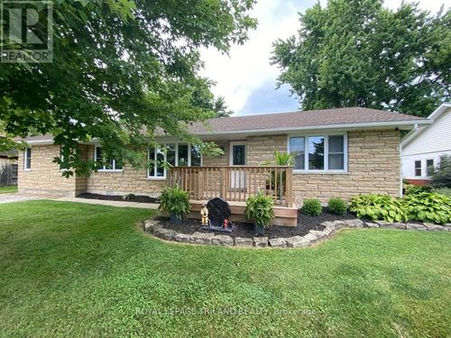 102 Ontario Street, Lambton Shores (Thedford), ON, N0M2N0 | Card Image