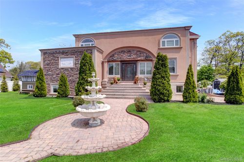 54 Shore Dr, Oakdale, NY, 11769-1924 | Card Image