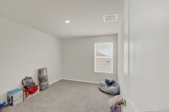 201 Legendary Trail Loop, House other with 5 bedrooms, 3 bathrooms and null parking in Floresville TX | Image 31