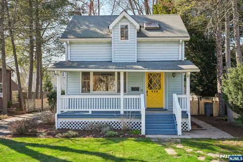 454 Northern Parkway, Ridgewood, NJ, 07450 | Card Image