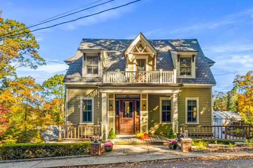 40 Park Way, Sea Cliff, NY, 11579-1151 | Card Image