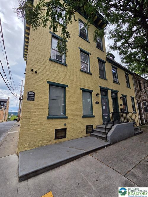 8-926 W Walnut St, Allentown, PA, 18102-4817 | Card Image