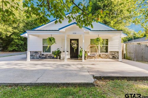 304 Jarbo St, Sulphur Springs, TX, 75482-4037 | Card Image