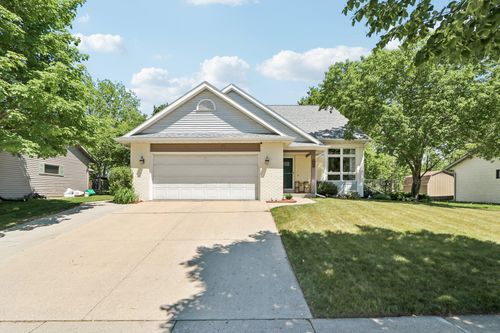 32 Hidden Creek Vw, Hartford, WI, 53027-8870 | Card Image