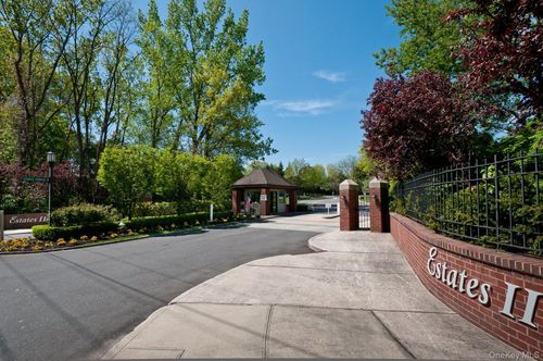 91 Duckpond Dr, Manhasset, NY, 11030-4031 | Card Image