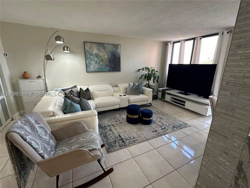 410-9410 W Flagler St, Miami, FL, 33174-2042 | Card Image