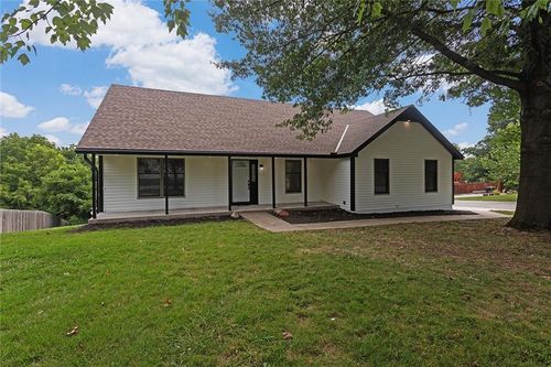 5601 N Flint Ridge Rd, Kansas City, MO, 64151-2974 | Card Image