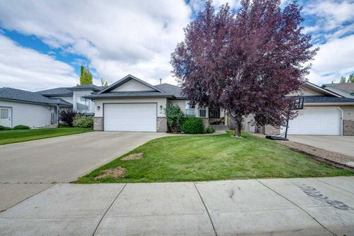 13 Dillon Close, Red Deer, AB, T4R2X7 | Card Image