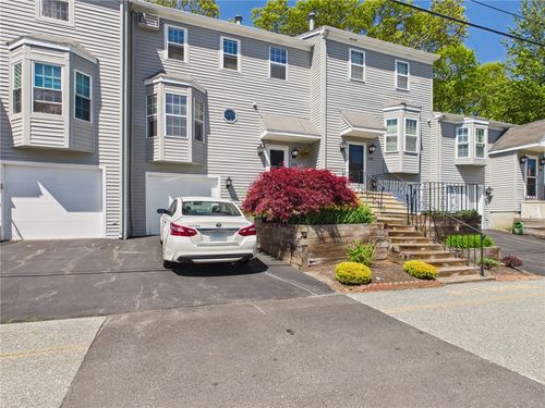 134-565 Quaker Ln, West Warwick, RI, 02893-2182 | Card Image