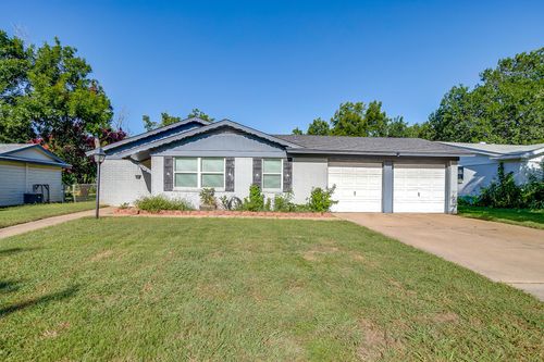 213 Nw Jayellen Ave, Burleson, TX, 76028-5605 | Card Image