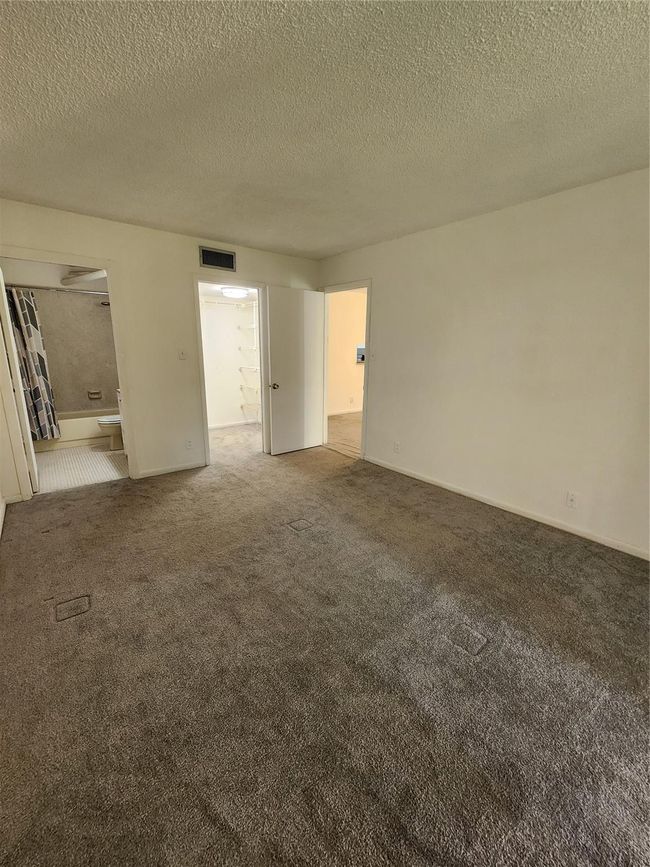 APT-211 - 3341 Nw 47 Th Ter, Condo with 1 bedrooms, 2 bathrooms and null parking in Lauderdale Lakes FL | Image 5