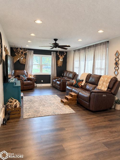 500 N Pierce St, Mount Ayr, IA, 50854-1113 | Card Image
