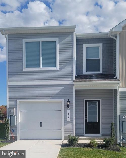 72 Paddington St, FALLING WATERS, WV, 25419-4699 | Card Image