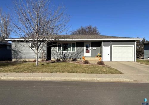 335 E 9th St Street, Miller, SD, 57362 | Card Image