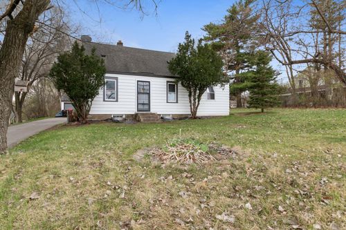 1612 County Road C E, Maplewood, MN, 55109-1118 | Card Image