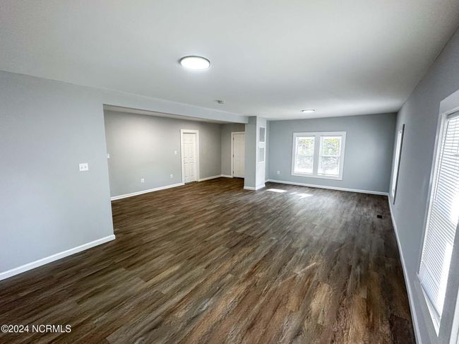209 E Williamson St, House other with 4 bedrooms, 2 bathrooms and null parking in Mount Olive NC | Image 5