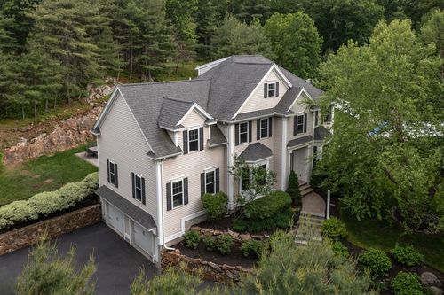 124 Marblehead St, North Reading, MA, 01864-1526 | Card Image