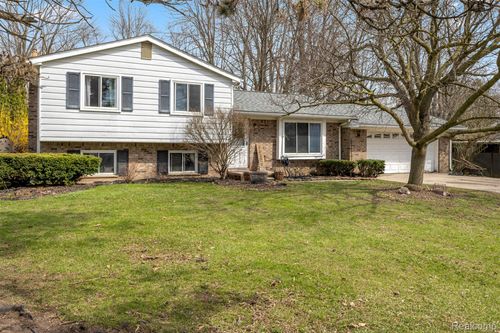 38320 Townhall St, Harrison Township, MI, 48045-5523 | Card Image