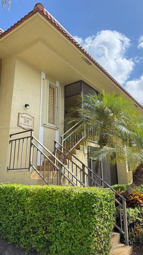 202-325 Lakeview Dr, Weston, FL, 33326-1365 | Card Image