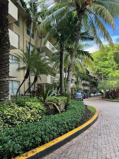 apt-338-1800 Sans Souci Blvd, North Miami, FL, 33181-3071 | Card Image