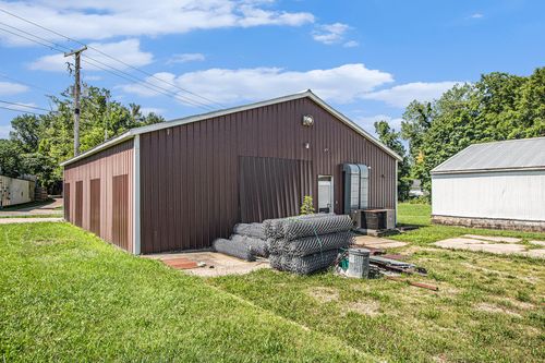 402 S Oak St, Buchanan, MI, 49107-1557 | Card Image