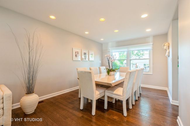 1251 Devonshire Rd, Home with 3 bedrooms, 3 bathrooms and null parking in Buffalo Grove IL | Image 4