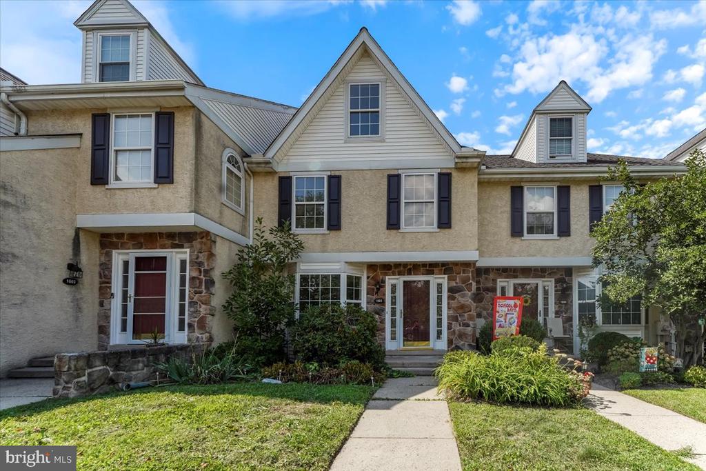 Coventry Pointe Ln, Pottstown, PA 19465