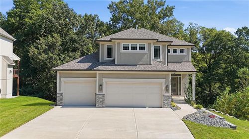 5805 Thousand Oaks Dr, Kansas City, MO, 64152-2742 | Card Image