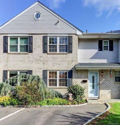 15 Manors Dr, Jericho, NY, 11753-1729 | Card Image