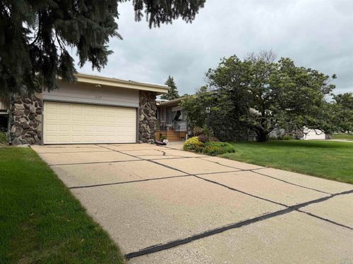 1253 Hiawatha Trail, Sioux City, IA, 51104-1841 | Card Image