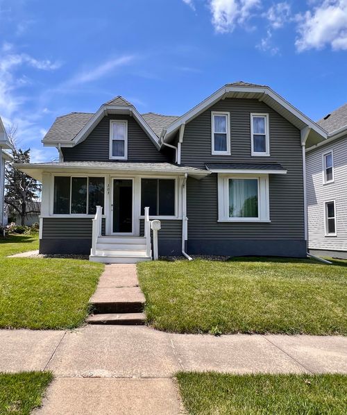 303 Broad St, Reinbeck, IA, 50669-1103 | Card Image