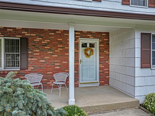 28 Cardinal Ct, West Nyack, NY, 10994-1032 | Card Image