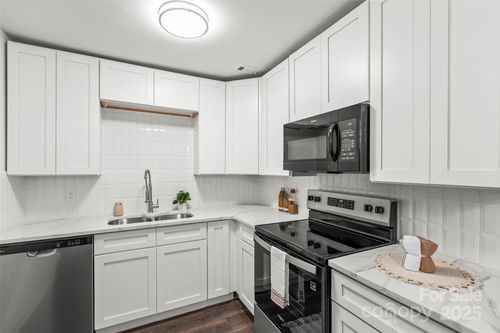 apt-d-3824 Country Club Rd, Winston Salem, NC, 27104-2928 | Card Image