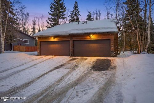18630 Eaglewood Loop, Eagle River, AK, 99577-8620 | Card Image