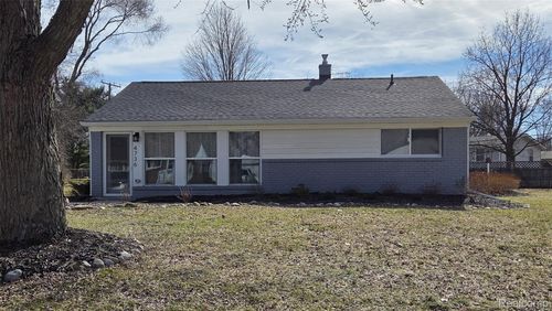 4736 Summerhill Dr, Clarkston, MI, 48346-3682 | Card Image