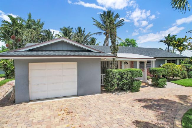 324 Davis Rd, House other with 5 bedrooms, 2 bathrooms and null parking in Palm Springs FL | Image 4