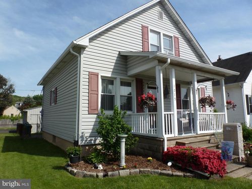 1215 Easton Rd, HELLERTOWN, PA, 18055-1417 | Card Image