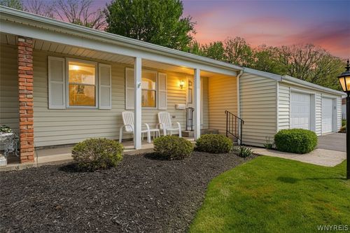 7 The Cmn, Lockport, NY, 14094-4001 | Card Image