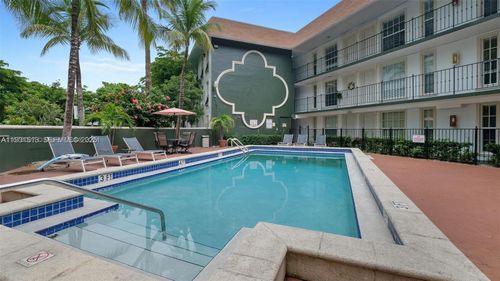 apt-39-3245 Virginia St, Coconut Grove, FL, 33133-5247 | Card Image