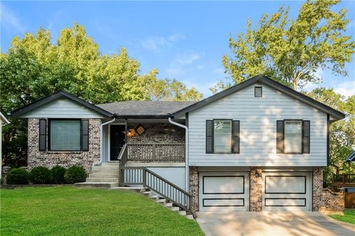 408 Se Brownfield Dr, Lees Summit, MO, 64063-6019 | Card Image