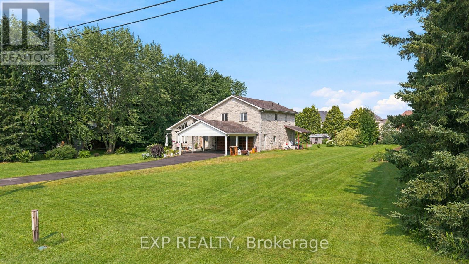 Residential in Centre Wellington (Fergus) 5