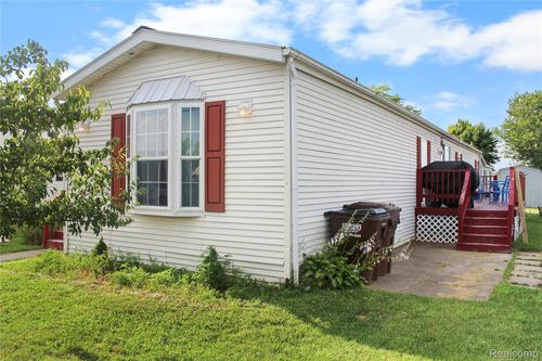 325 Yorkshire, Newport, MI, 48166-9432 | Card Image