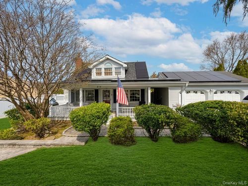 818 12th St, West Babylon, NY, 11704-3117 | Card Image