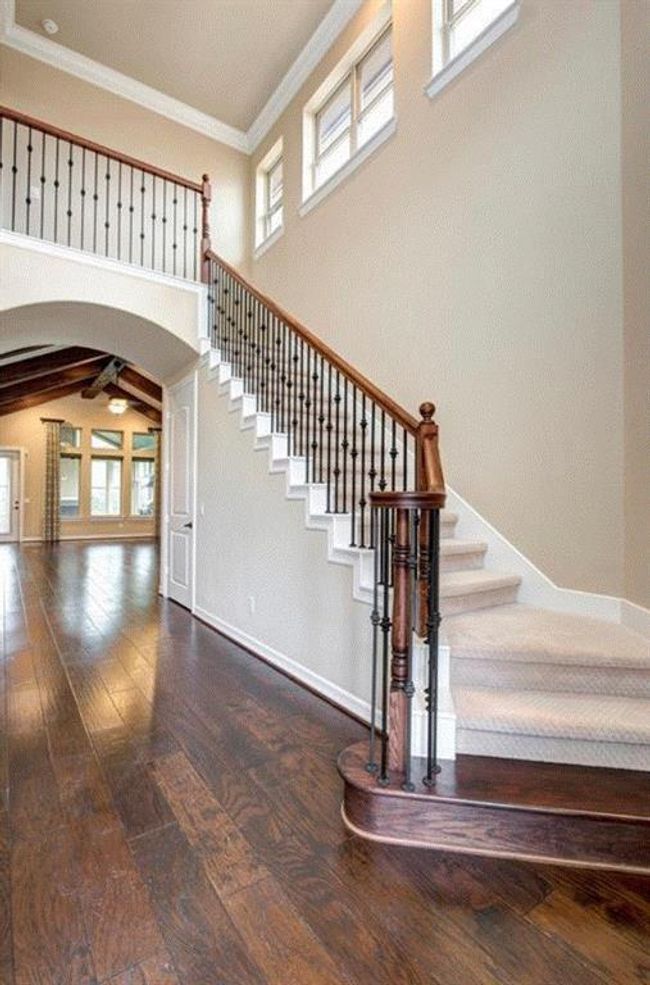 Entrance Foyer and Staircase | Image 16