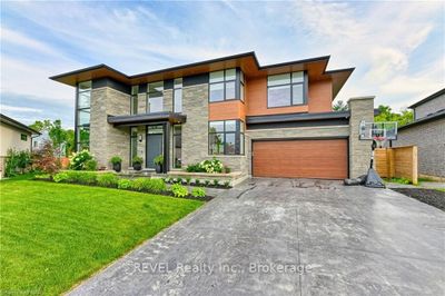 11 Woodbourne Crt, House other with 5 bedrooms, 5 bathrooms and 6 parking in Niagara Falls ON | Image 2