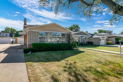 4825 W Sherwin Avenue, House other with 4 bedrooms, 2 bathrooms and 2 parking in Lincolnwood IL | Image 2