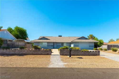 1581 Latigo Dr, Henderson, NV, 89002-8748 | Card Image