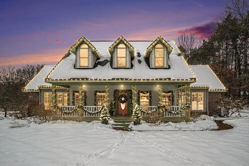 8220 Glenwynd Dr, Kalamazoo, MI, 49009-9680 | Card Image