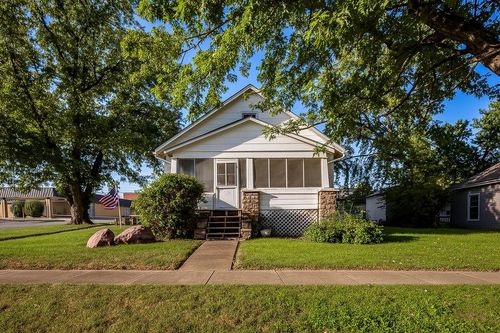 501 E 5th St, Tonganoxie, KS, 66086-9783 | Card Image