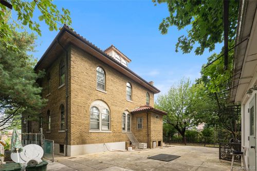 3850 Cannon Pl, Bronx, NY, 10463-2602 | Card Image
